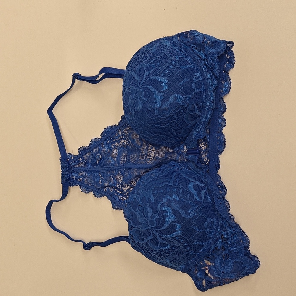 32b Pink Victoria's secret blue bra